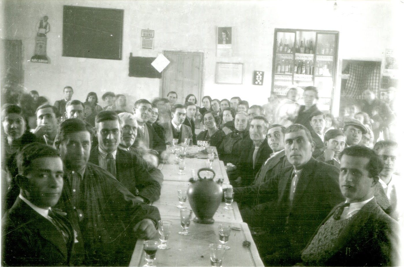 Una fotografia de la inauguració del Sindicat i del Cafè el novembre de 1933?